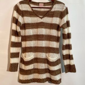 Canyon River Blues - v-neck sweater. Size M